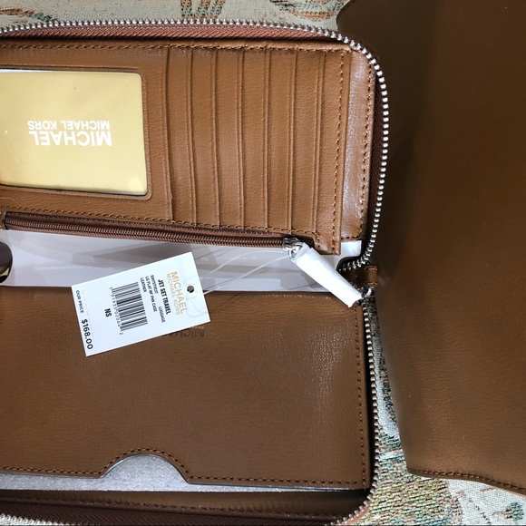 ❗️SOLD❗️Michael Kors Ellis Purse studded wristlet - Picture 6 of 8